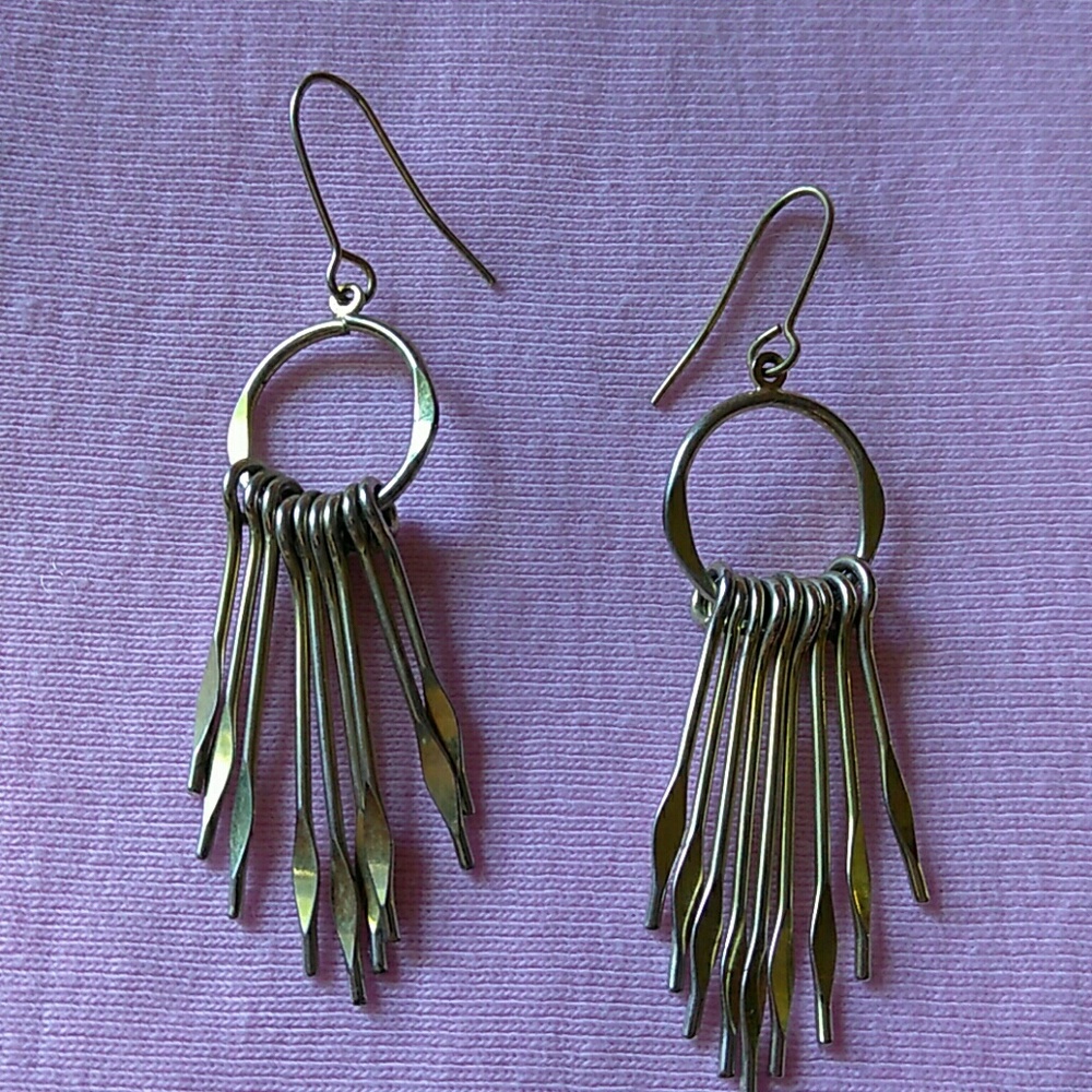 COLOR GOLD EARRINGNS.